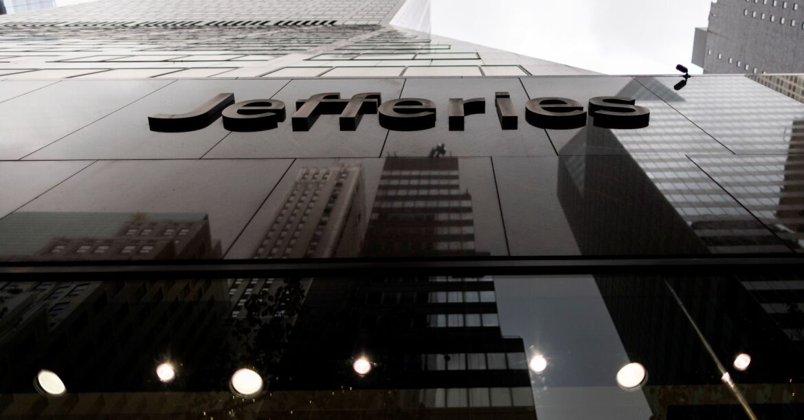 米投資銀行収入予想引き下げ、関税で不透明感＝オッペンハイマー | ロイター