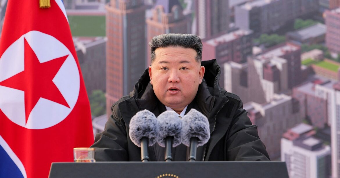 金正恩氏、ＡＩ搭載自爆ドローン試験を視察　早期警戒機も初公開 | ロイター