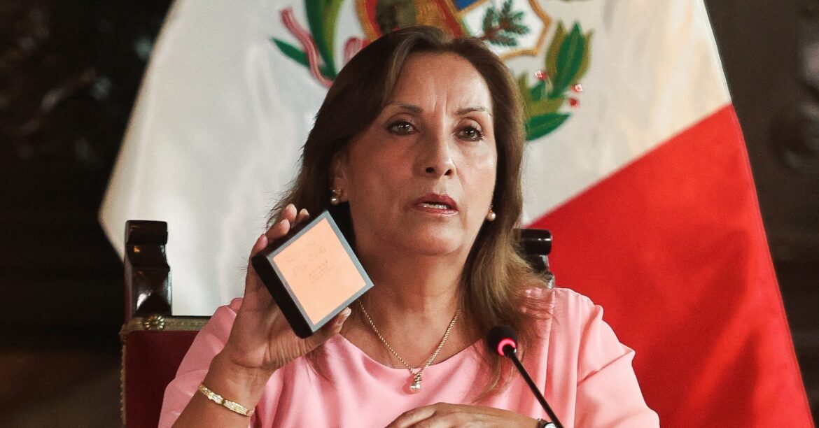 ペルー大統領を収賄告訴、議会で罷免決議も | ロイター ペルー大統領を収賄告訴、議会で罷免決議も | ロイター