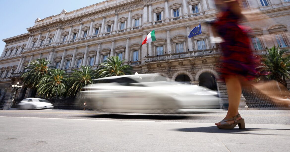 イタリア、24年の成長率目標1％達成はより困難に＝中銀と議会予算局 | ロイター