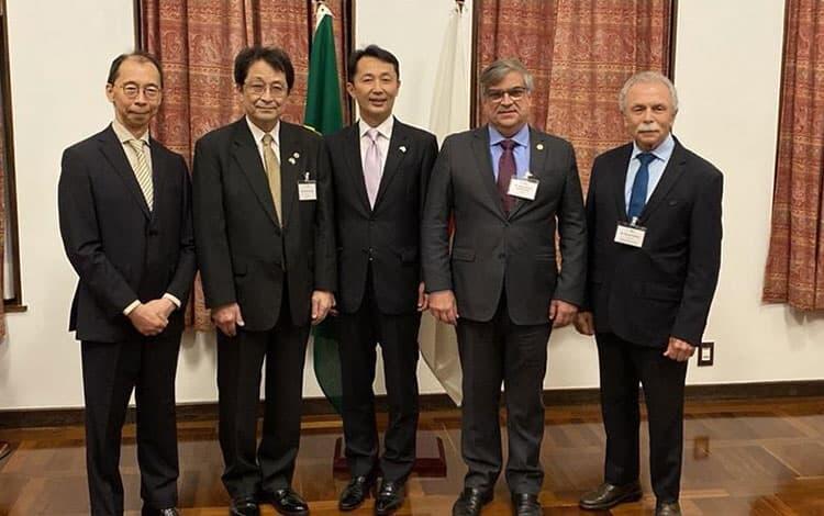 学長会議共同宣言署名:Carlottiサンパウロ大学長と永田学長