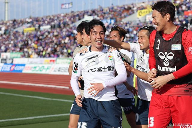 【公式】千葉が安井の劇的逆転弾で開幕6連勝を達成!長崎はマテウス ジェズスのハットトリックを含む5発大勝【サマリー:明治安田J2 第6節】:Jリーグ公式サイト(J.LEAGUE.jp) 千葉が安井の劇的逆転弾で開幕6連勝を達成!長崎はマテウス ジェズスのハットトリックを含む5発大勝【サマリー:明治安田J2 第6節】