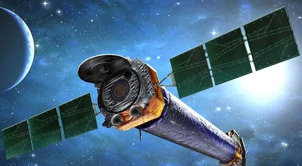 NASAのX線観測衛星「チャンドラ」。宇宙における高温の領域、例えばブラックホールの周辺や銀河団などをX線で観測することをミッションとして、1999年7月に打ち上げられた。