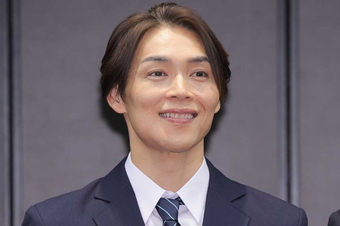 記者会見に登場した純烈の白川裕二郎【写真：ENCOUNT編集部】