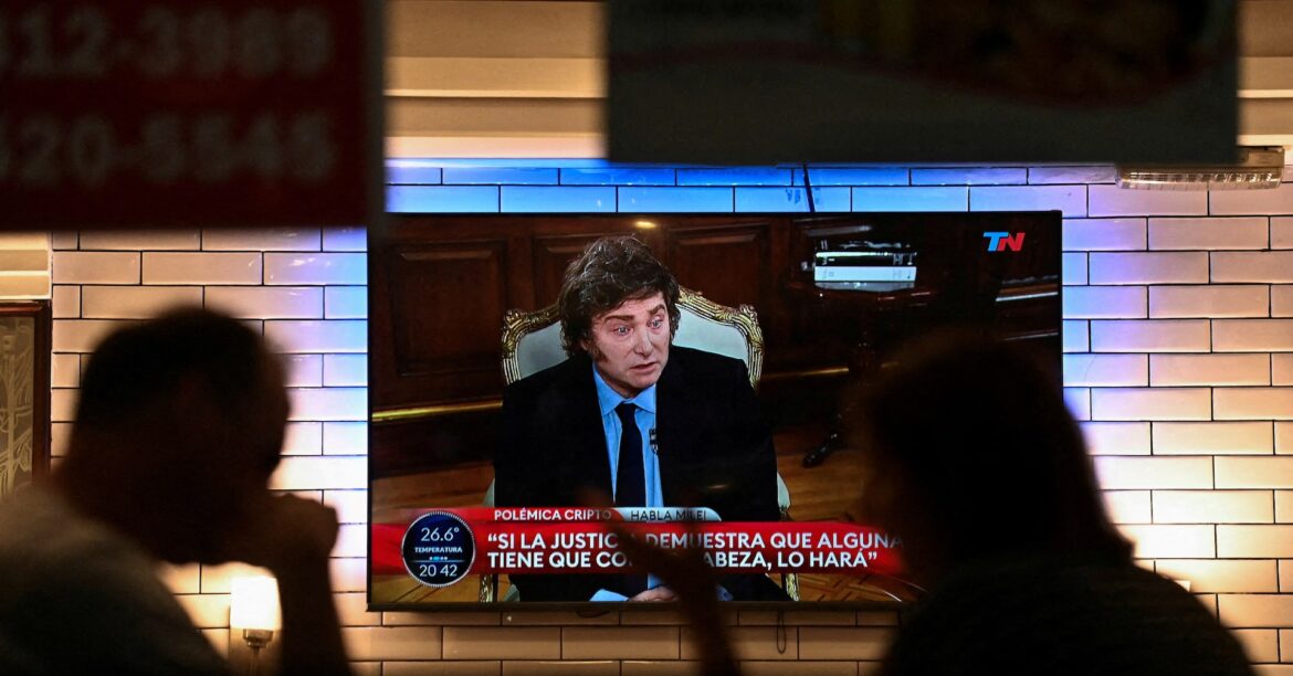 アングル:通貨危機のアルゼンチン、大統領の「詐欺疑惑」で仮想通貨も信頼がた落ち | ロイター アングル:通貨危機のアルゼンチン、大統領の「詐欺疑惑」で仮想通貨も信頼がた落ち | ロイター