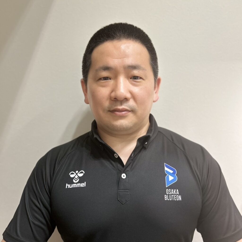駿台学園高の梅川大介監督がSVリーグ大阪Bのアカデミーに入団 「SV.LEAGUEで活躍できる選手を1人でも育てられるように - 月刊バレーボール