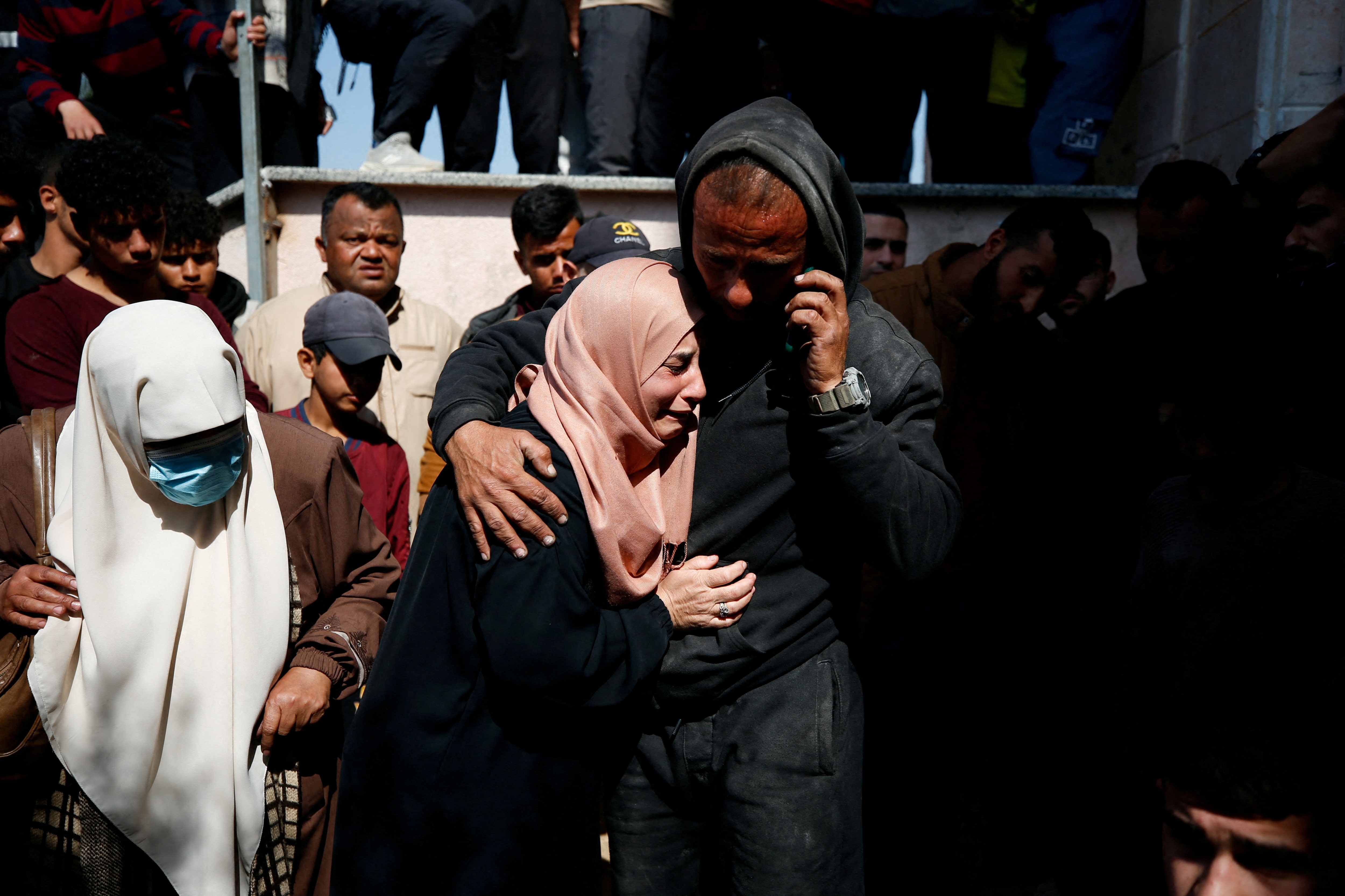 停戦発効後のガザにイスラエルが空爆、少なくとも15人死亡