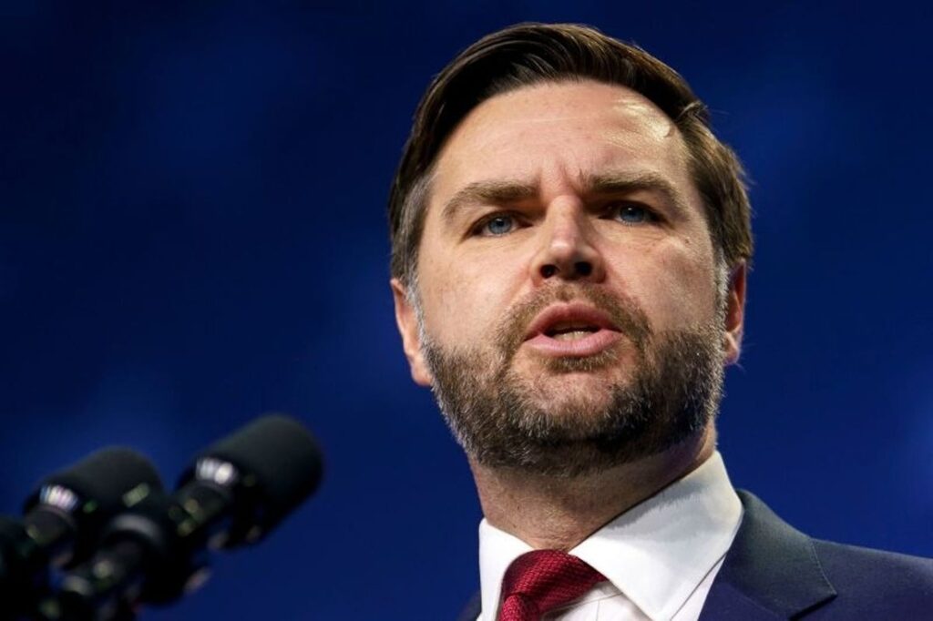 トランプ氏の過激なメッセージを体現するかのようなバンス副大統領、どこまで上りつめるのか - CNN.co.jp