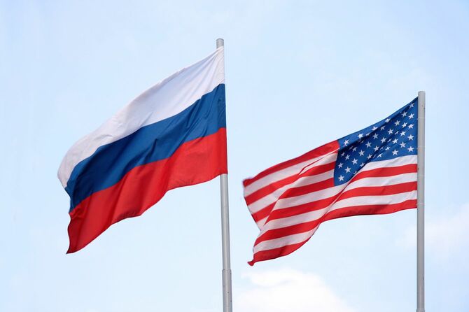 ロシアとアメリカの国旗
