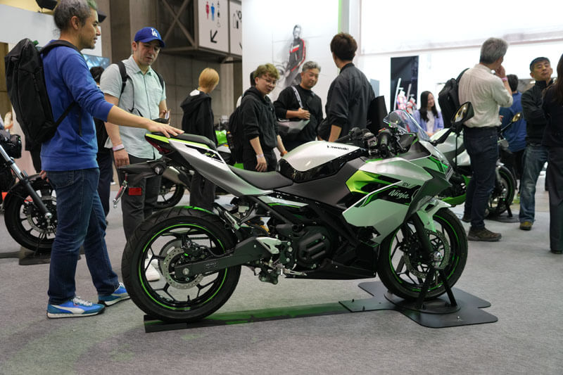 【第52回 東京モーターサイクルショー2025出展速報】カワサキ ブース　記事４