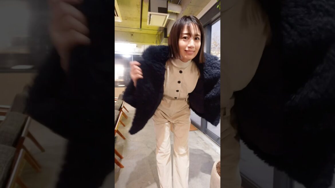 東原亜希の私服紹介！ネイビー×ホワイトコーデ #shorts #ファッション #私服 #冬服 #コート