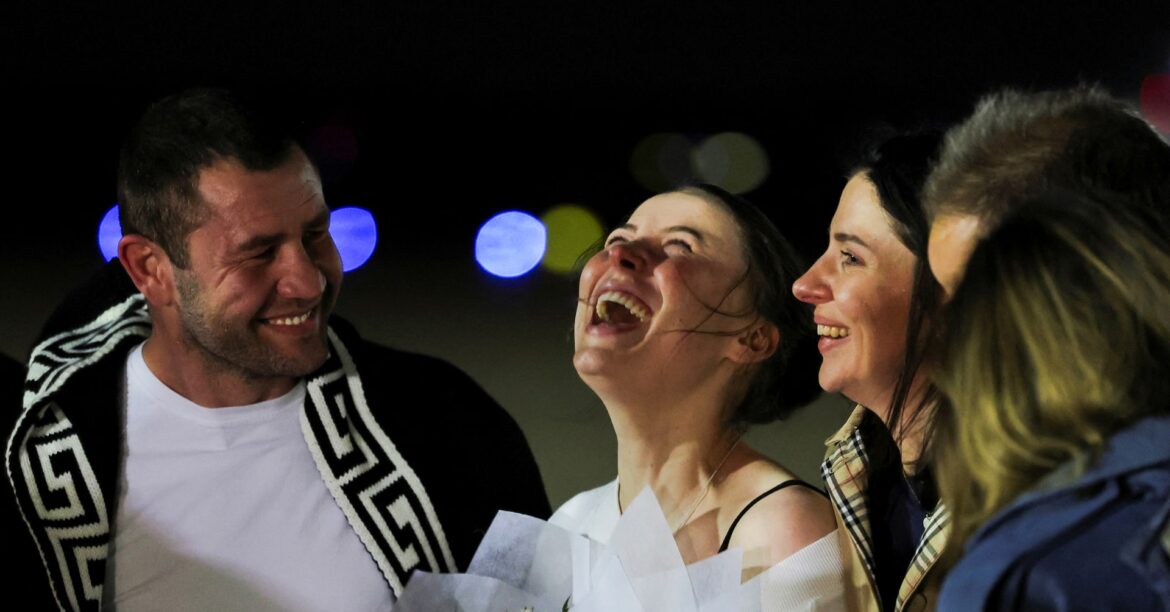 米ロが収監者交換、慈善団体への寄付巡り拘束の女性が米に帰国 | ロイター 米ロが収監者交換、慈善団体への寄付巡り拘束の女性が米に帰国 | ロイター