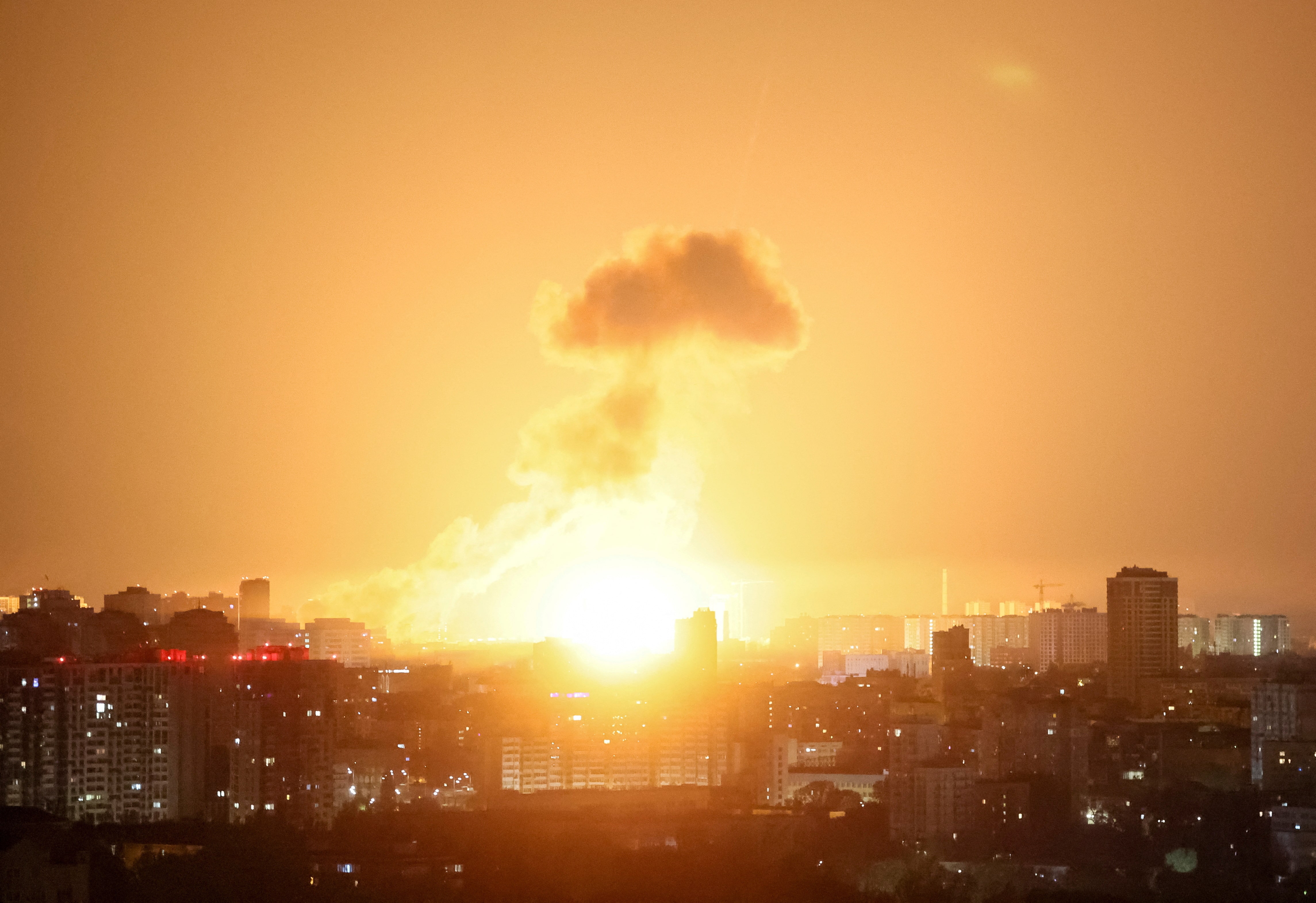 世界の軍事費2兆7200億ドル、冷戦後で最大＝ストックホルム研究所