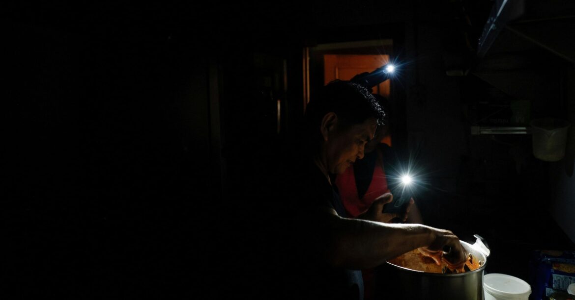 スペイン・ポルトガルで大規模停電、市民生活混乱 原因特定できず | ロイター スペイン・ポルトガルで大規模停電、市民生活混乱 原因特定できず | ロイター