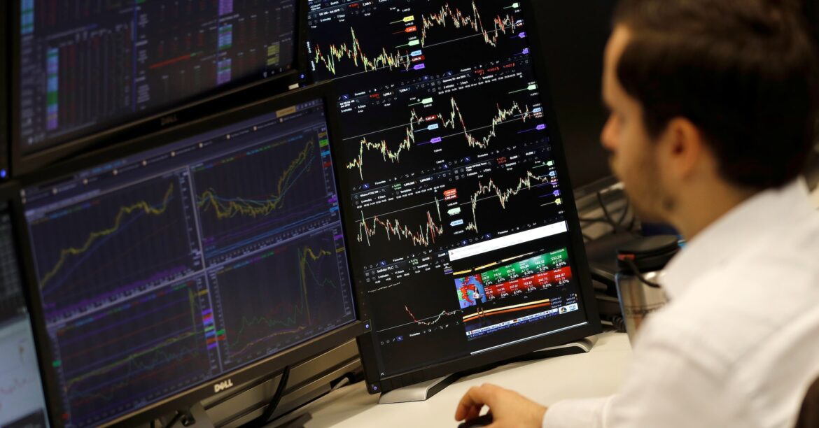 米国株式市場・寄り付き＝ダウ600ドル超安、ナスダック2％強下落　米経済がマイナス成長で | ロイター