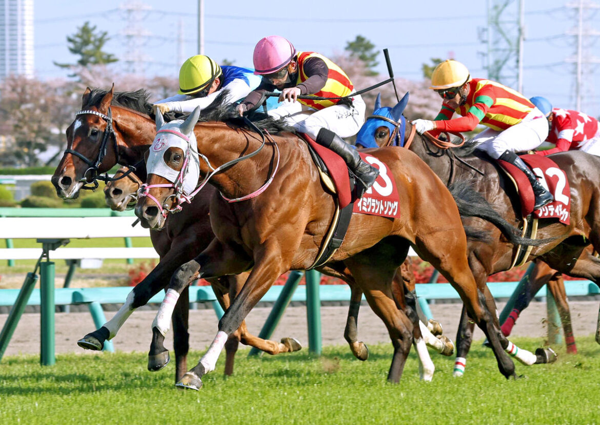 外から差し切ったイミグラントソング（手前、カメラ・荒牧　徹）