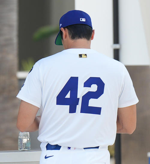 大谷翔平1番DH、出るか2試合連発6号「ジャッキー・ロビンソン・デー」で背番号42/速報中 – nikkansports.com 「ジャッキー・ロビンソン・デー」の式典に参加するドジャース大谷(撮影・菅敏)