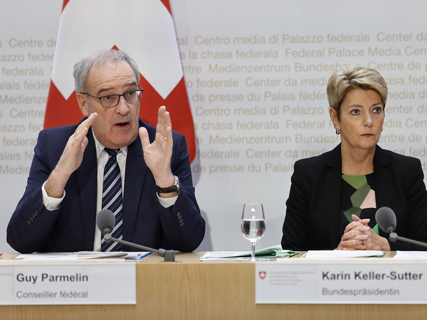 スイスのケラー・ズッター大統領とパルムラン経済相
