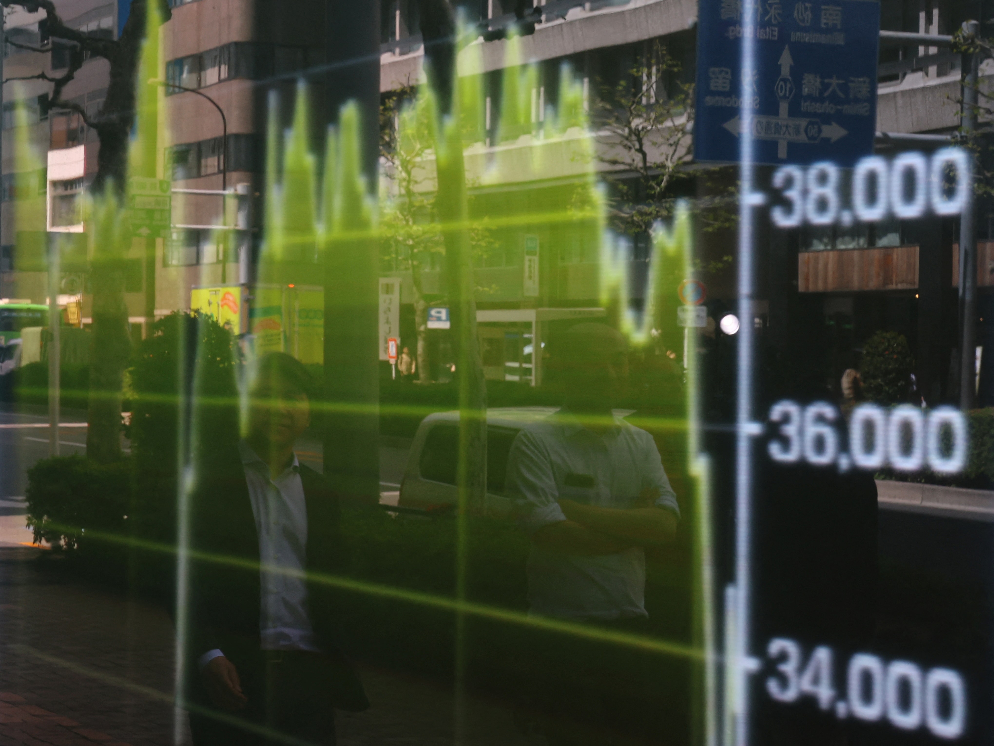 日経平均は小幅続落、一時170円安　円高進行嫌気も下げ幅限定的