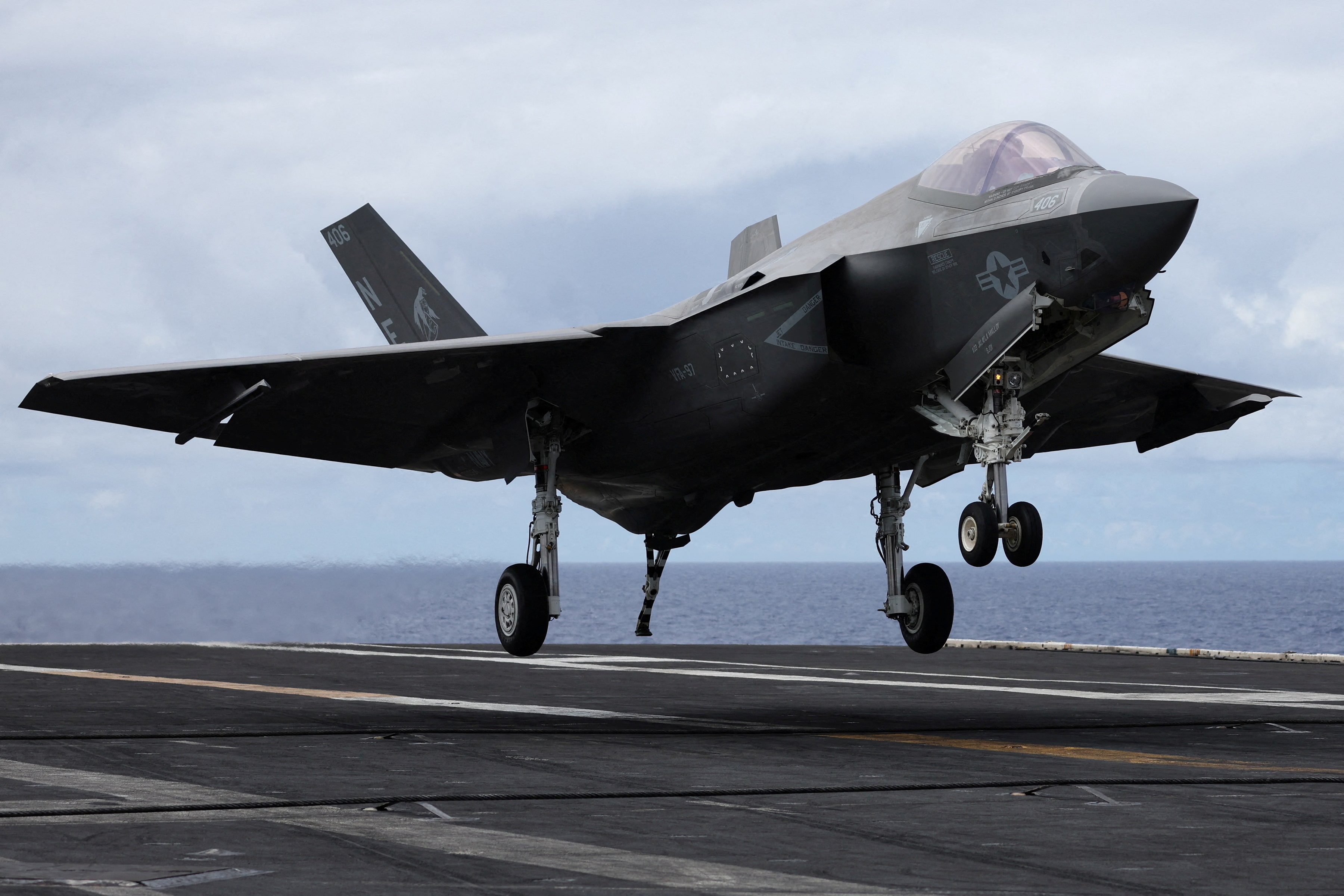 カナダ、米国製戦闘機購入見直しへ　カーニー氏「安保多角化を」