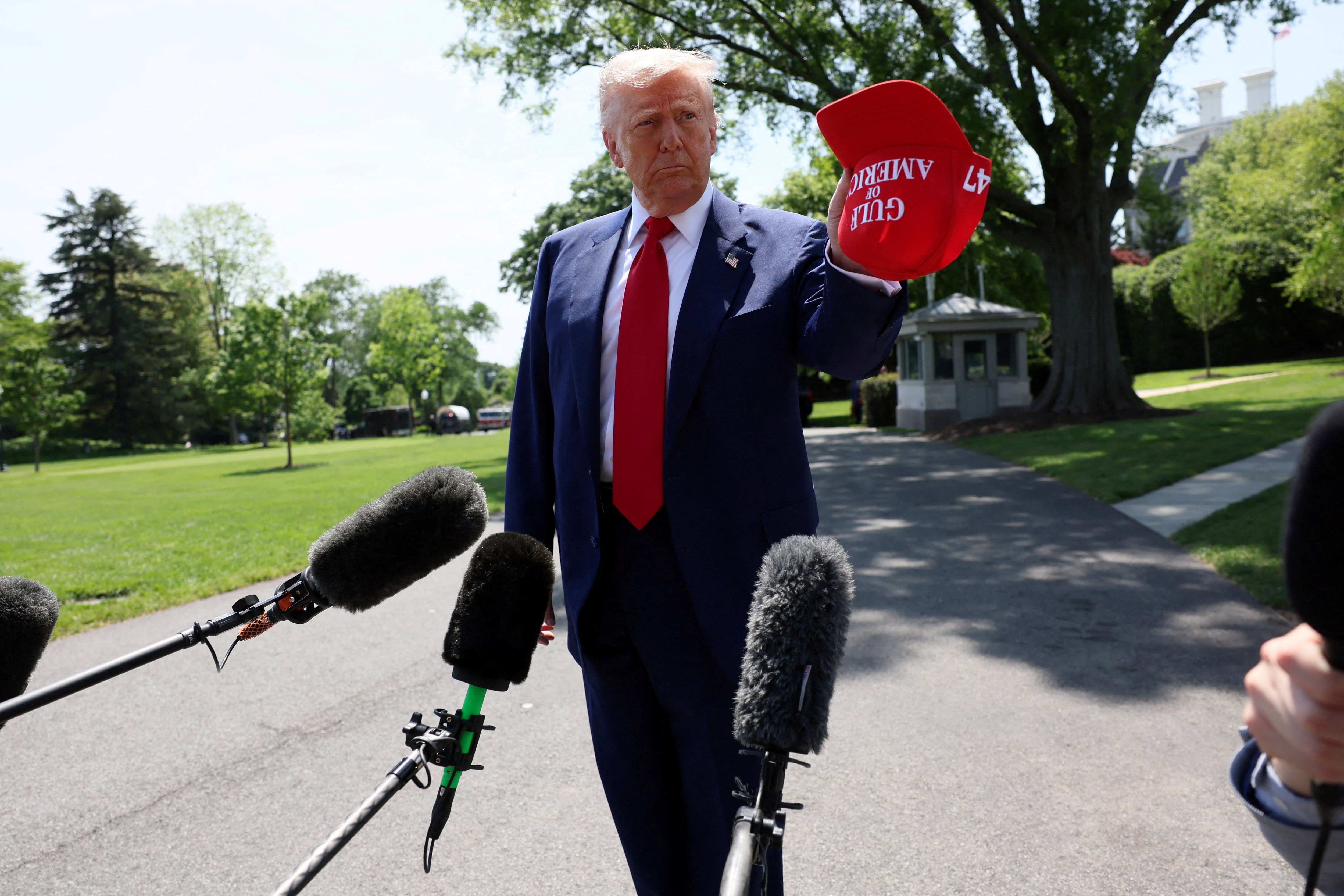 トランプ氏、自動車関税軽減の大統領令に署名
