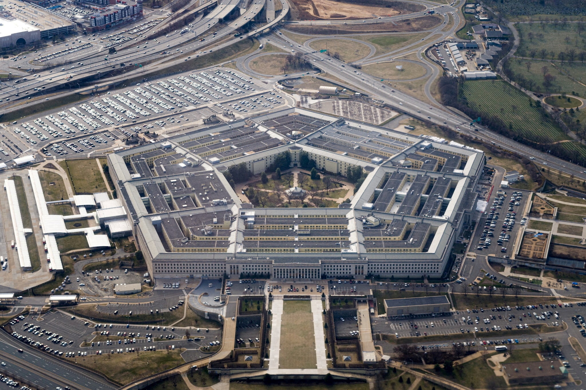 ヘグセス米国防長官を調査、フーシ派攻撃の情報漏えいで監察機関