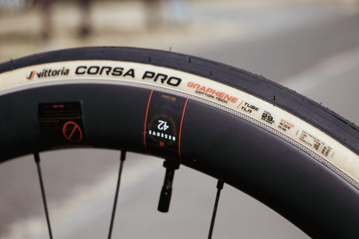 イタリア本社開発チーフに聞く「ヴィットリアがCORSA 29Cシリーズを発表した深いワケ」 – | cyclowired イタリア本社開発チーフに聞く「ヴィットリアがCORSA 29Cシリーズを発表した深いワケ」 - | cyclowired