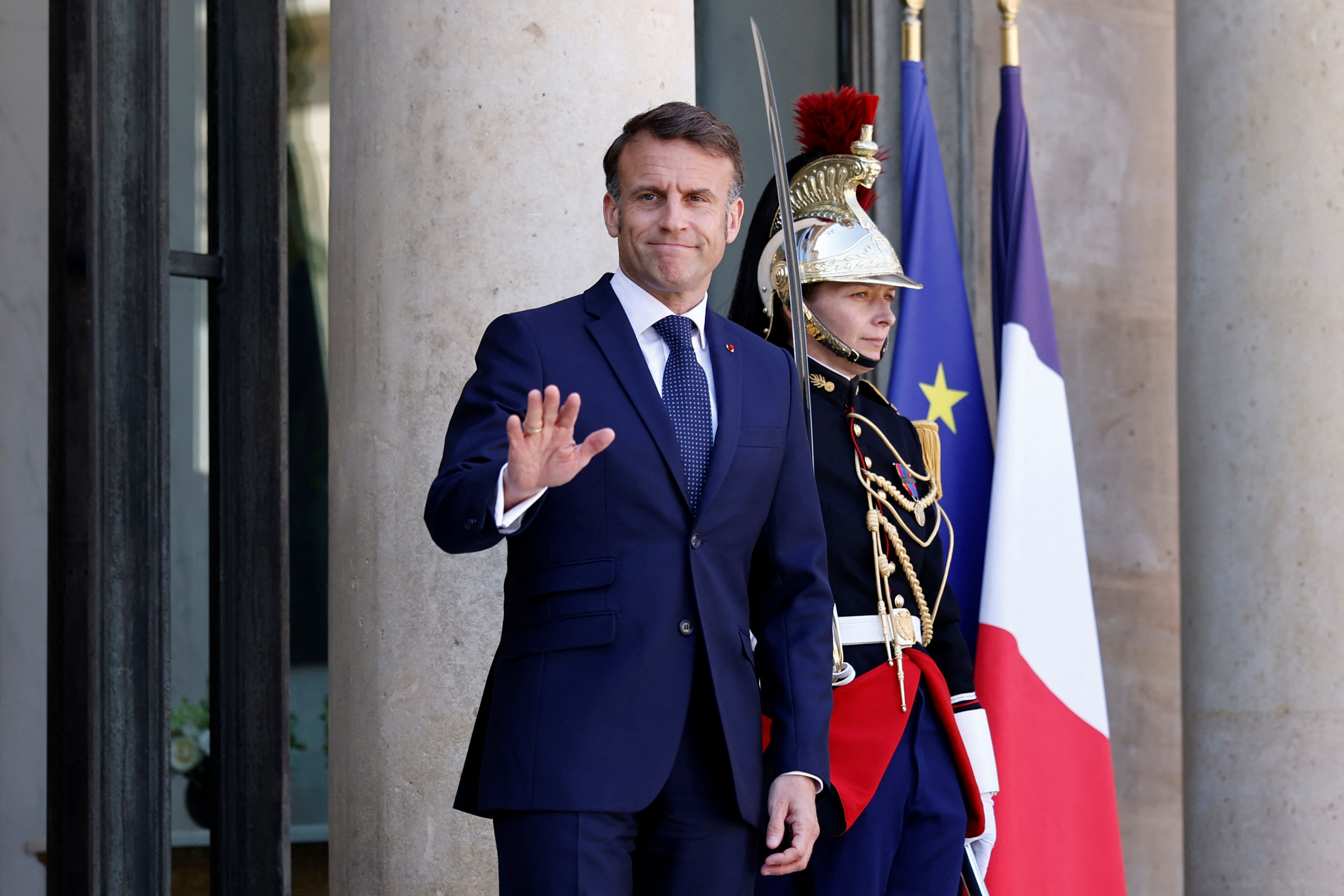 トランプ関税の90日停止、「もろい小休止」に過ぎず＝仏大統領