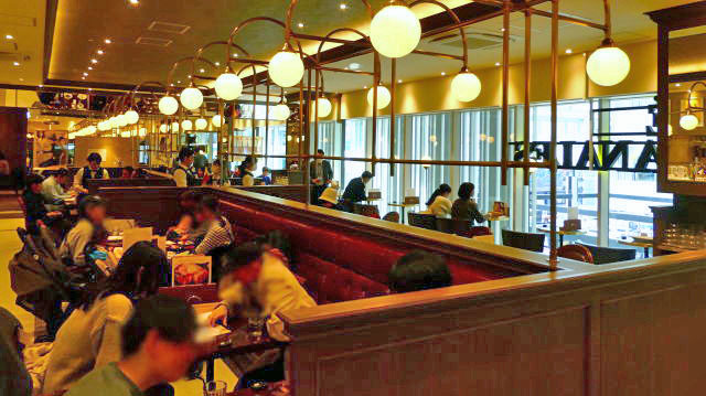 カフェ オーバカナル ミナモア広島店 店内の様子
