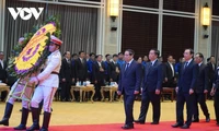 チン首相 ラオスの元国家主席の葬式に参列