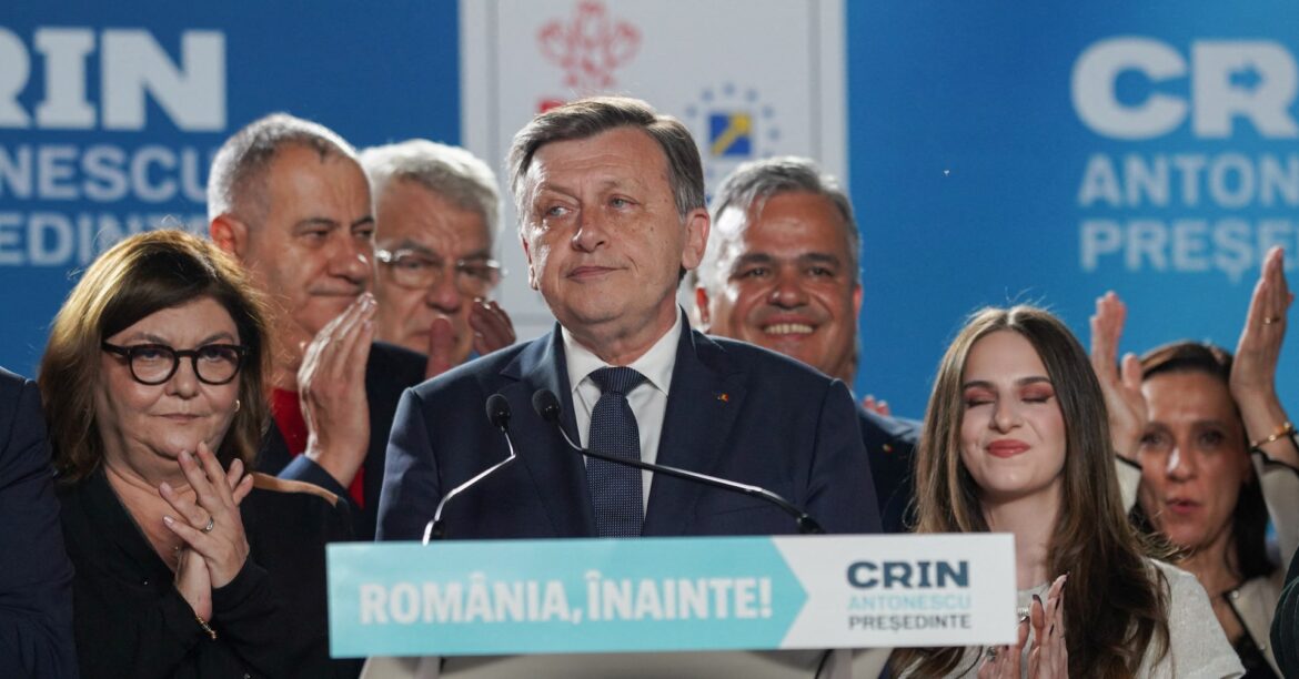 ルーマニア首相が辞任表明 やり直し大統領選、極右首位 | ロイター ルーマニア首相が辞任表明 やり直し大統領選、極右首位 | ロイター