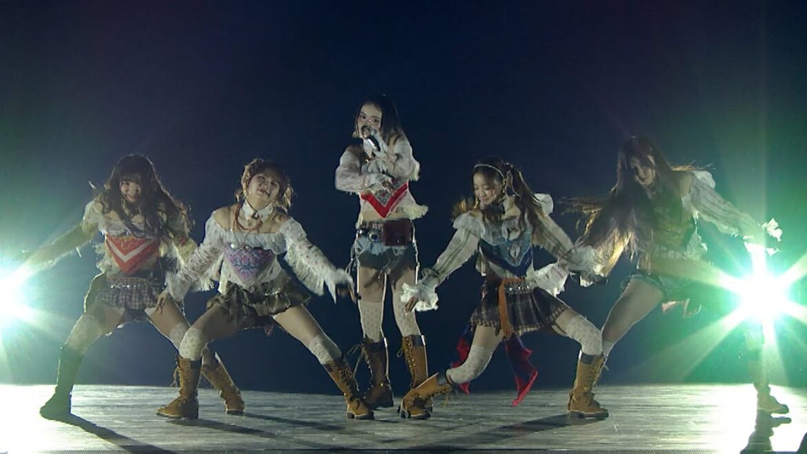 『日プ女子』出身・田中琴＆安藤佑唯 所属のMYERA、ガルアワ初出演でデビュー曲「Lie ライ Lie ライ」「TORNADO」披露！『Rakuten GirlsAward 2025 S/S』