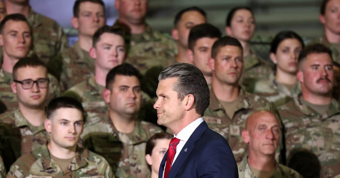 米軍大将ポスト2割削減を指示、国防長官「戦略的即応性の最大化」へ | ロイター