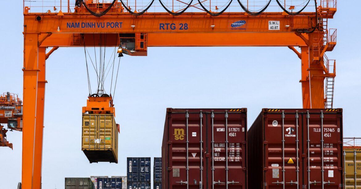 ベトナム、4月対米輸出と中国からの輸入がコロナ後最高　関税交渉に難題 | ロイター