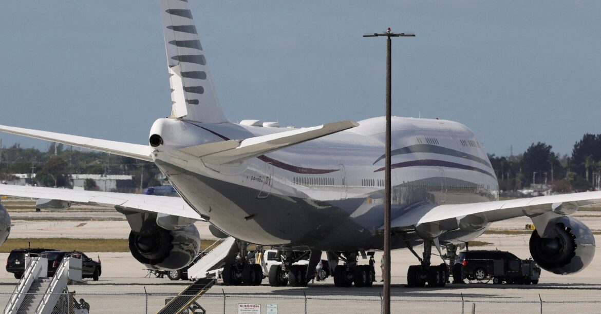 トランプ氏の航空機譲り受け、与党議員からも懸念の声相次ぐ | ロイター