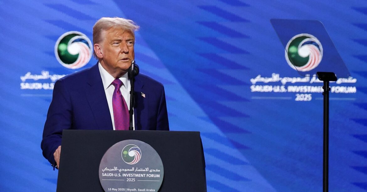 コラム:トランプ政権がAI半導体輸出政策転換、同盟国を供給網に囲い込み | ロイター コラム:トランプ政権がAI半導体輸出政策転換、同盟国を供給網に囲い込み | ロイター