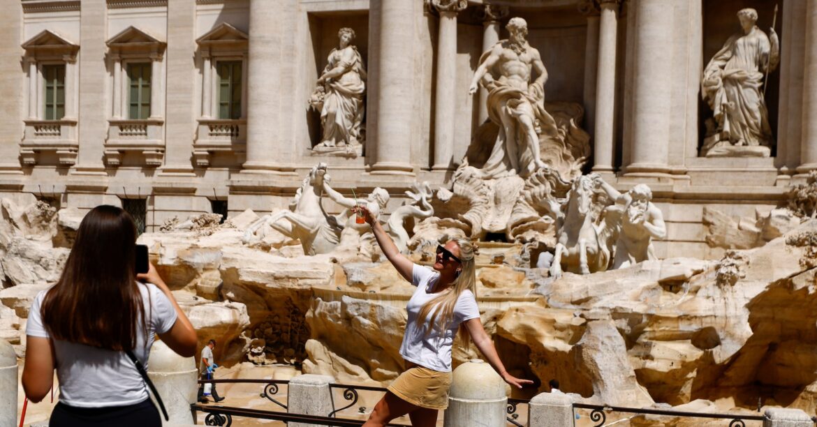 イタリアの十代若者、3分の1超が海外移住希望=政府調査 | ロイター イタリアの十代若者、3分の1超が海外移住希望=政府調査 | ロイター