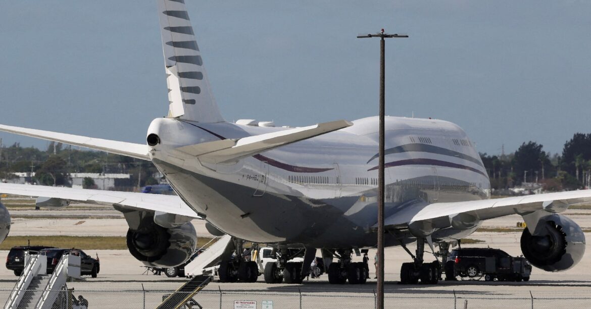 アングル：カタール提供の「エアフォースワン」、戦闘機の護衛が必要との指摘も | ロイター