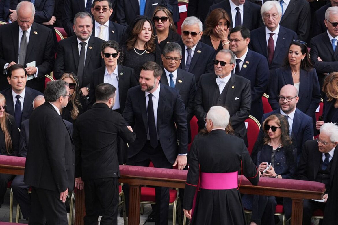 ゼレンスキー氏、バンス氏とローマで会談－米ロ首脳の電話協議控え - Bloomberg