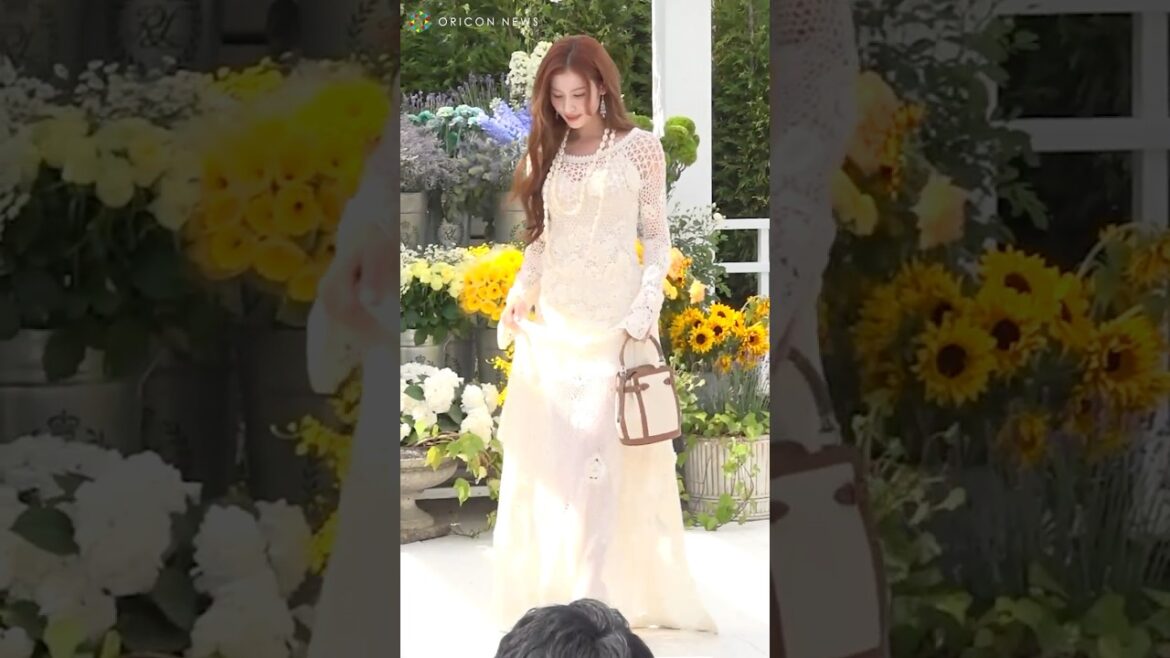 TWICEサナ、透け感たっぷりワンピで表参道に降臨！記者にお礼を伝える姿が可愛い　#TWICE #SANA #트와이스 #사나 #サナ