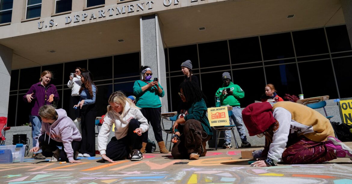 ボストン連邦裁、教育省解体・職員解雇の大統領令撤回を命令 | ロイター ボストン連邦裁、教育省解体・職員解雇の大統領令撤回を命令 | ロイター
