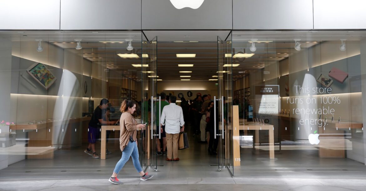 トランプ氏が目指すiPhoneの国内製造、多数の難題に直面 | ロイター トランプ氏が目指すiPhoneの国内製造、多数の難題に直面 | ロイター