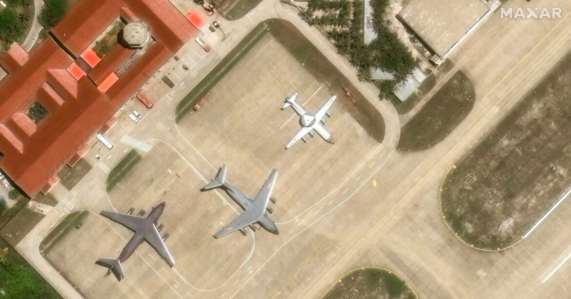 中国、長距離爆撃機を南シナ海の島に展開　シャングリラ会合控え | ロイター