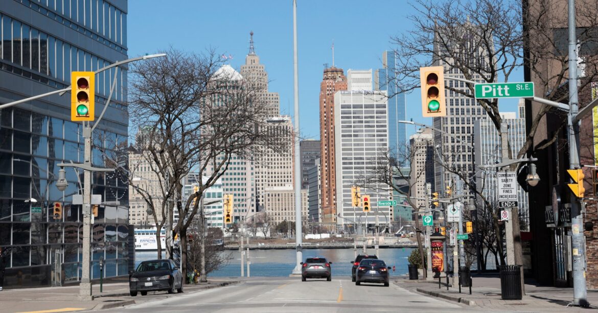 カナダ第1四半期GDP、2.2%増 関税前の対米輸出が増加 | ロイター カナダ第1四半期GDP、2.2%増 関税前の対米輸出が増加 | ロイター