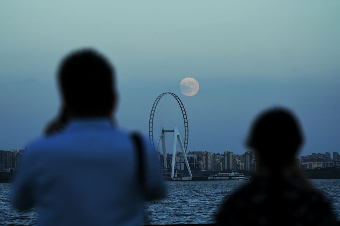 【コラム】日本より深刻な中国長期低迷、世界は注視を－オーサーズ - Bloomberg