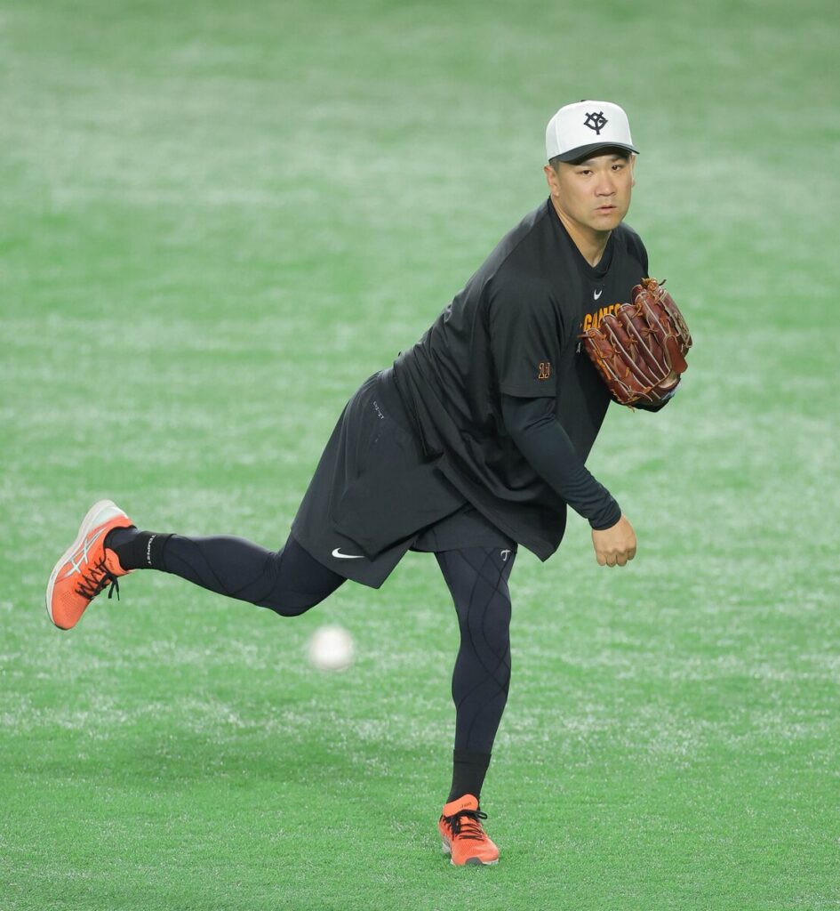 気合の入った表情でキャッチボールする田中将大（カメラ・山崎　賢人）