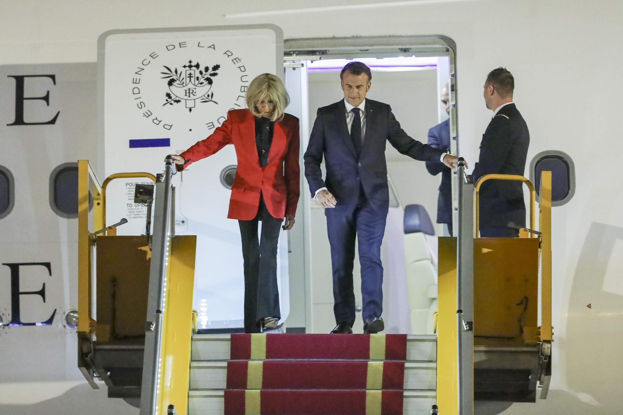 フランスのエマニュエル・マクロン大統領夫妻がベトナムへの公式訪問を開始 - 写真1。