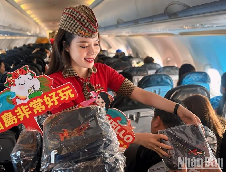 フーコック島と台中、高雄（台湾、中国）を結ぶ航空路線の開設（写真1）
