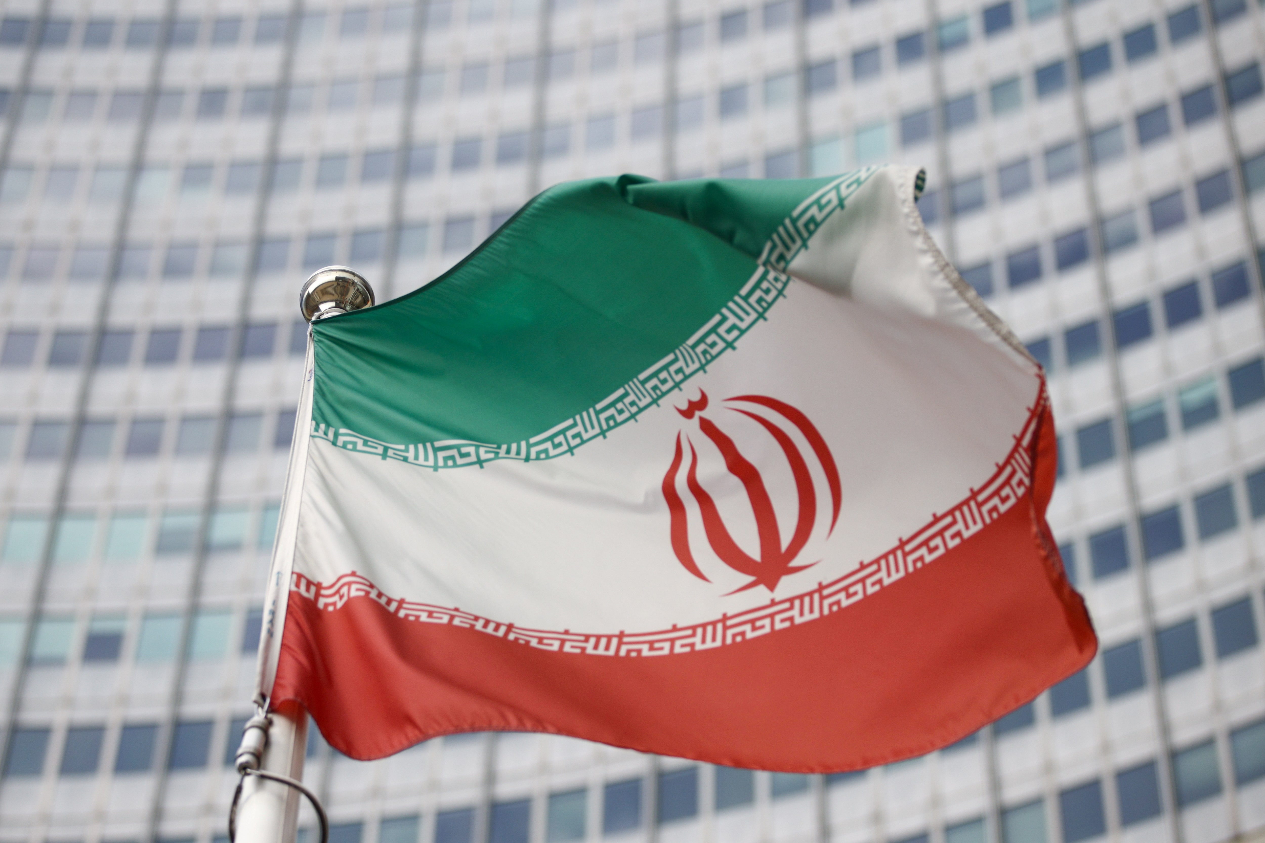 イラン産石油購入者に「二次的制裁」、トランプ氏が警告
