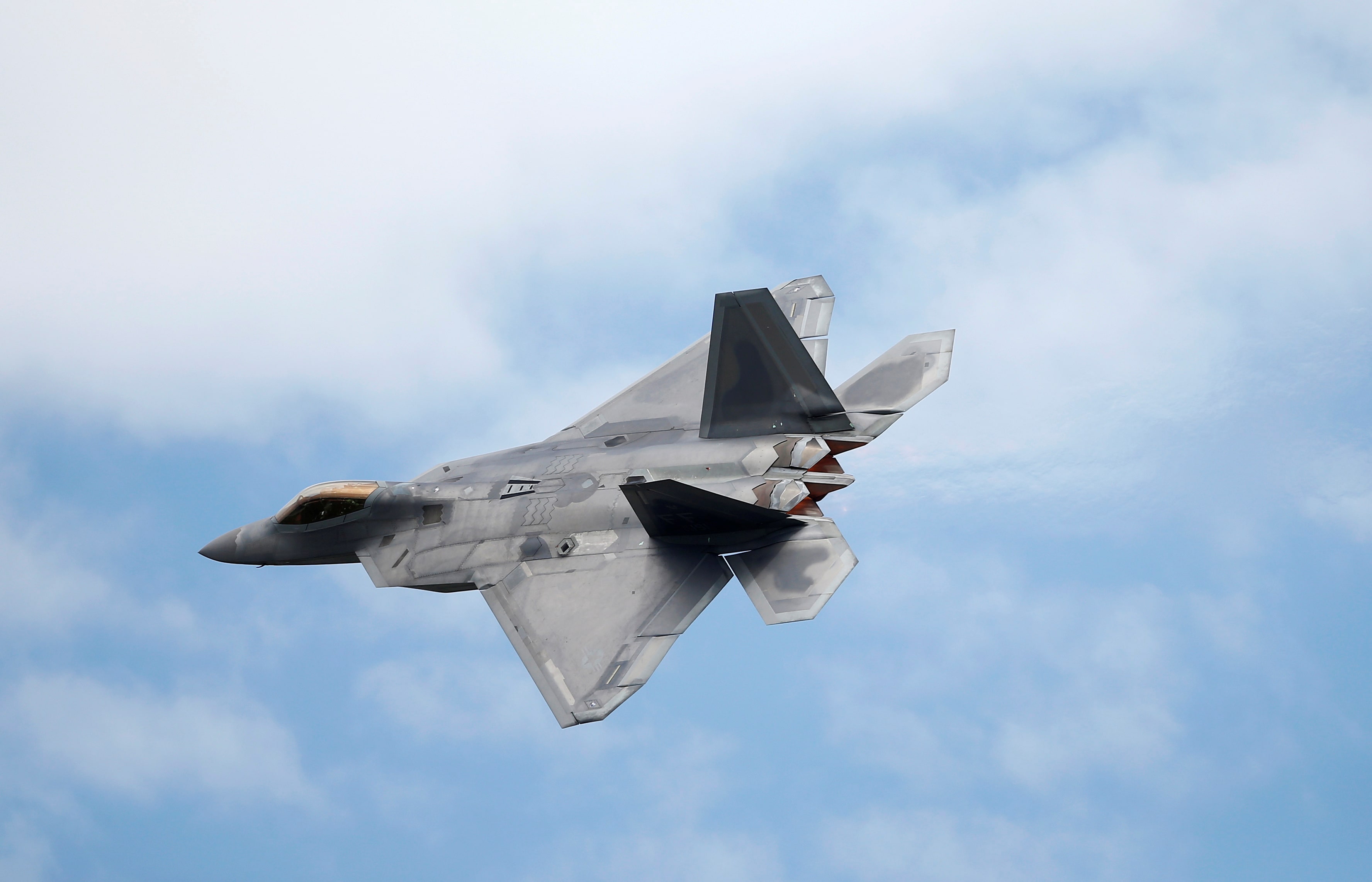 トランプ氏、新たな戦闘機「Ｆ５５」開発と「Ｆ２２」改良を示唆